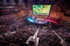 BLG夺冠捧杯瞬间全记录：选手花絮、粉丝反应与赛后采访直击